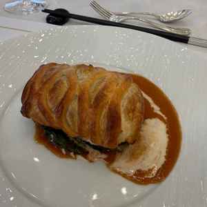 試食会でいただいた平目のアンクルート。フレンチに和食のテイストがあり、パイもサクッと美味しかった。