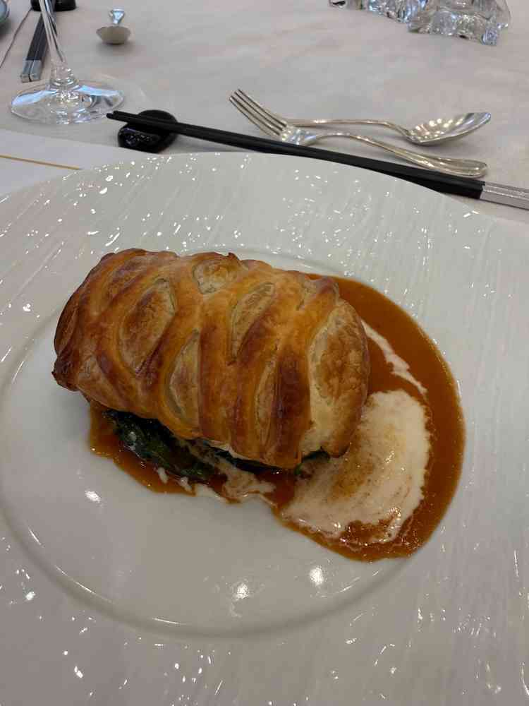 試食会でいただいた平目のアンクルート。フレンチに和食のテイストがあり、パイもサクッと美味しかった。