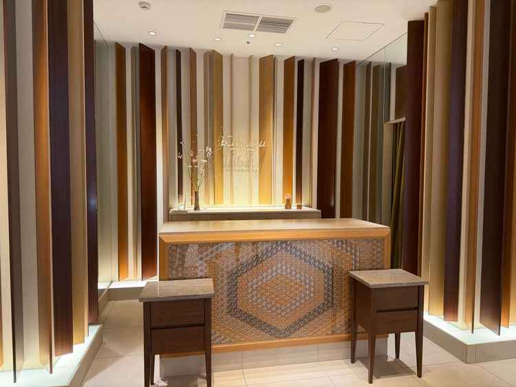 受付兼クロークはスタイリッシュな印象でした。