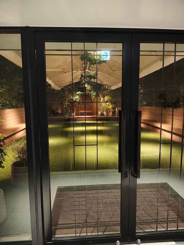 ガーデンスペースです。屋上にあり、屋根も付いているので雨天候でも外に出れる工夫が施されております。