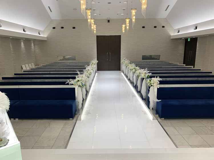 チャペル。落ち着いた青色で綺麗