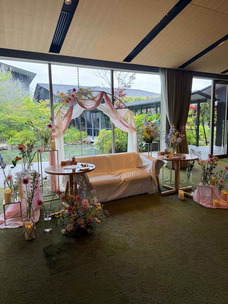 当日結婚式をやられる方のソファ席素敵でした