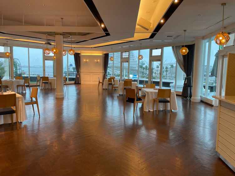 すぐ初めに会場に通していただきました。こだわりの空間、素敵でした。