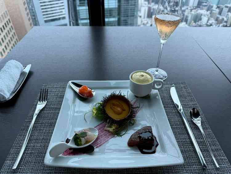 ノンアルコールシャンパンとともに試食したお料理はどれをとっても絶品でした。