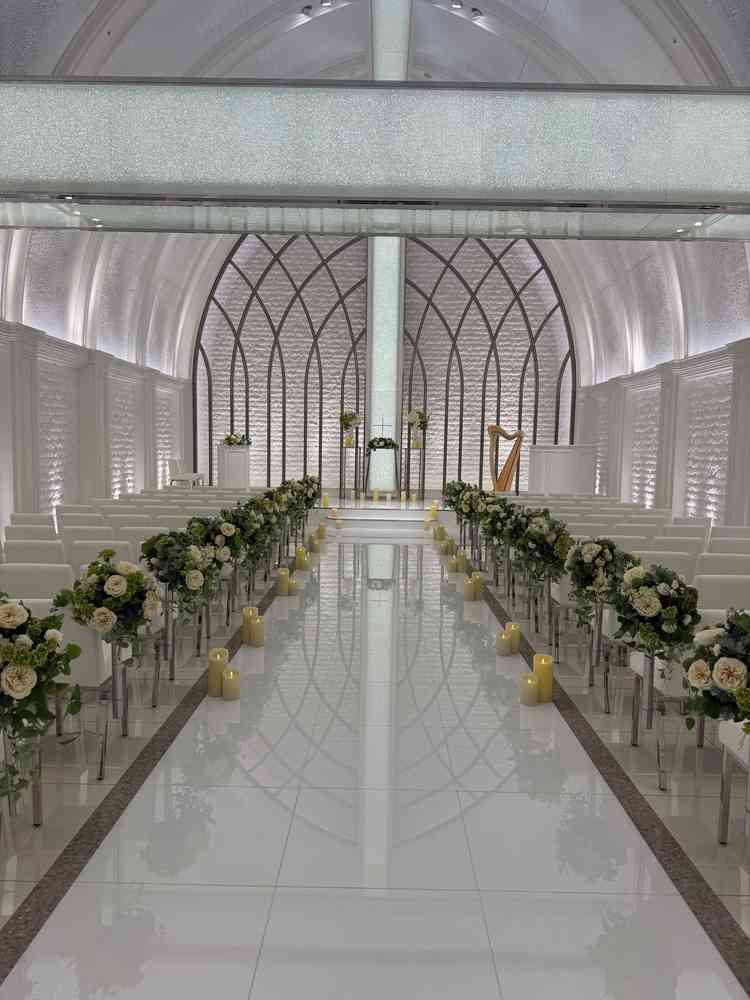 高い天井が素敵なチャペル。透き通るような音響も素敵でした。