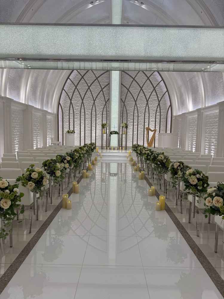 高い天井が素敵なチャペル。透き通るような音響も素敵でした。