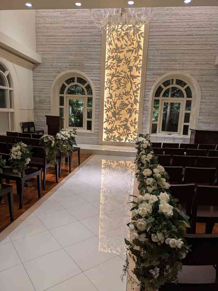 チャペル内部です。前方の上部のみ吹き抜けになっています。