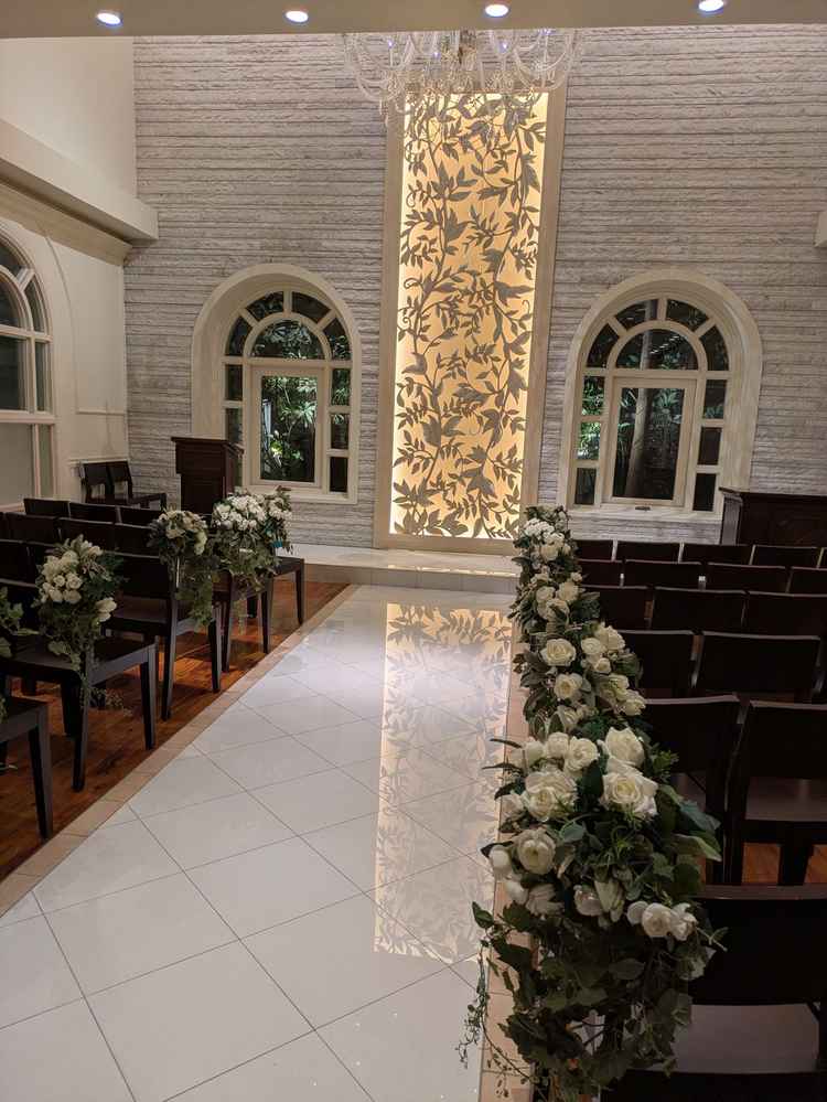 チャペル内部です。前方の上部のみ吹き抜けになっています。