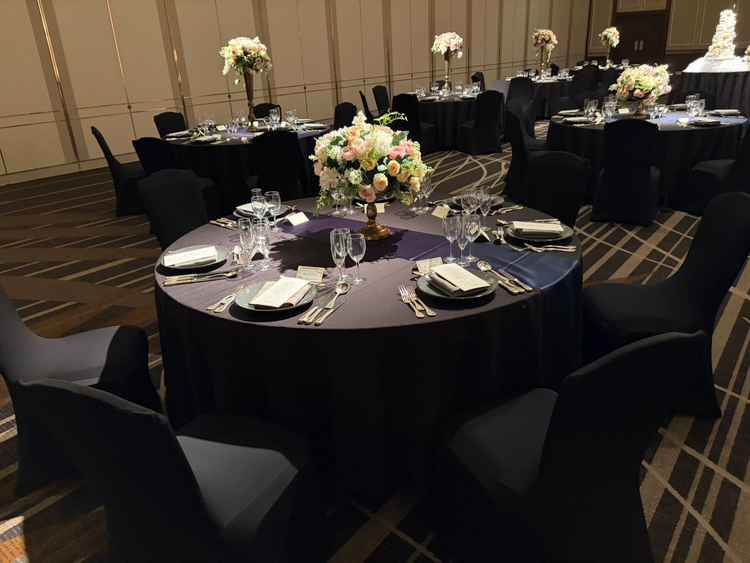 テーブルクロスや椅子カバーも自由に選べる。