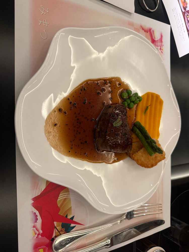 洋の一品。試食なのに量が多くて嬉しかった。