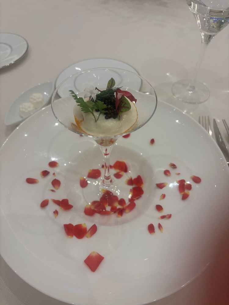 前菜。なんと披露宴会場で食べることができた。