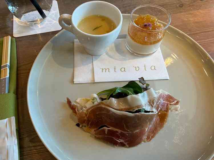 試食の前菜です。お野菜が美味しくて、素材の味を楽しめるお料理でした。