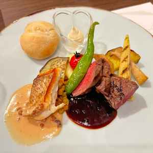 コース料理の試食写真。