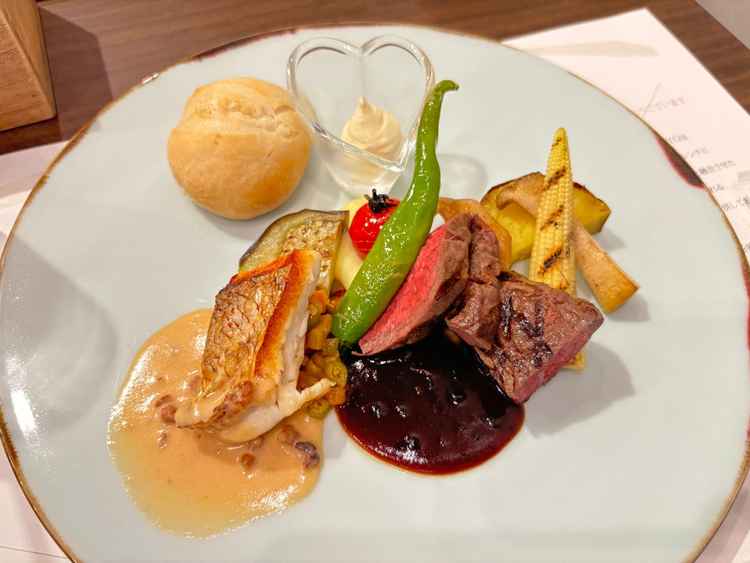 コース料理の試食写真。