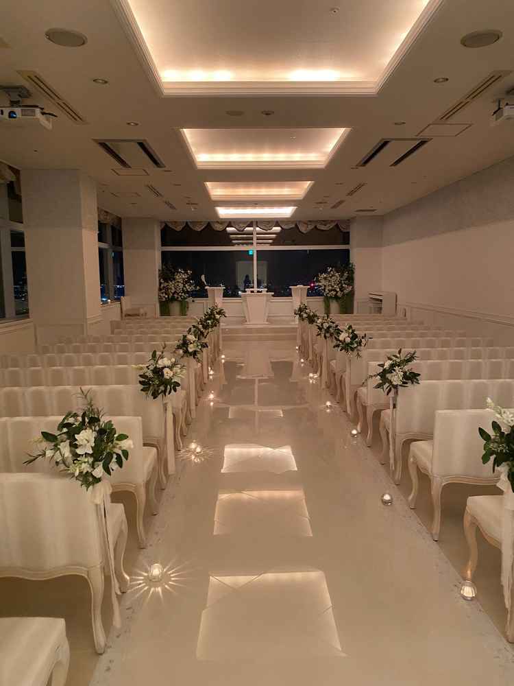 チャペルが全体的に真っ白でとても素敵でした。