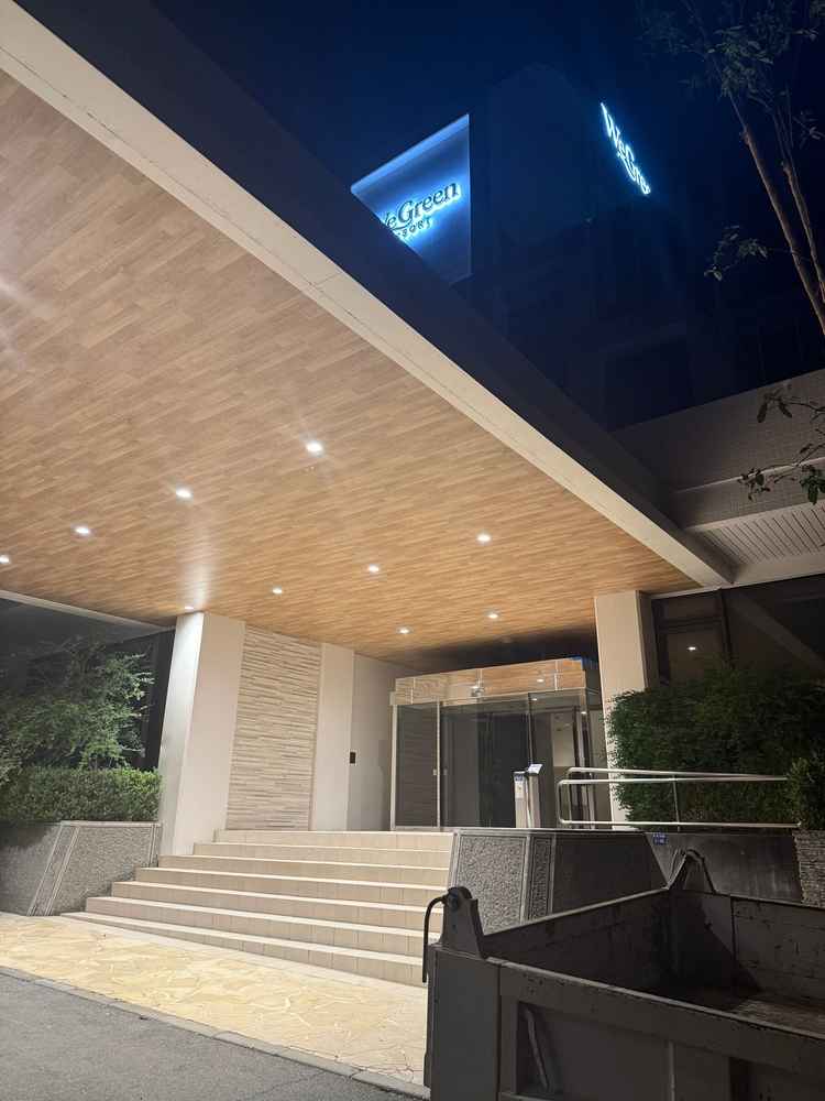 外観はまだ工事中とのことでしたが植栽がたくさんあり、とても綺麗になると想像つきました。