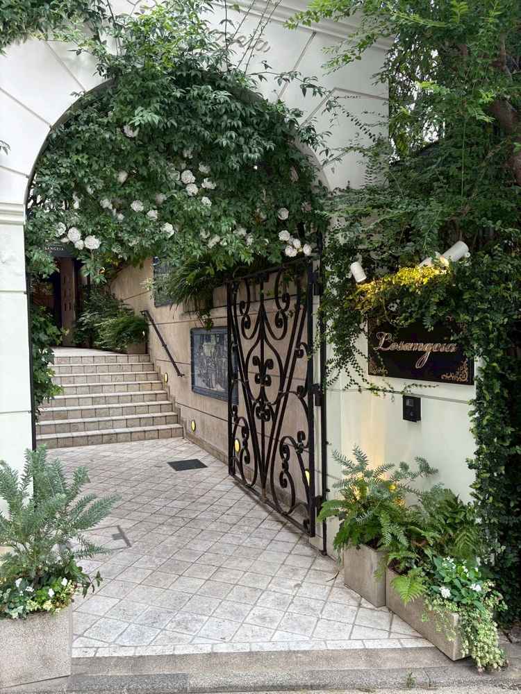 エントランス前