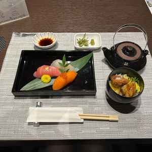 試食には和食もあり、お寿司がとてもおいしかったです。