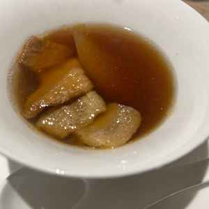 フカヒレと茸いろいろのあつあつスープです。キノコの種類が色々あったのはよかったですが、味は普通でした