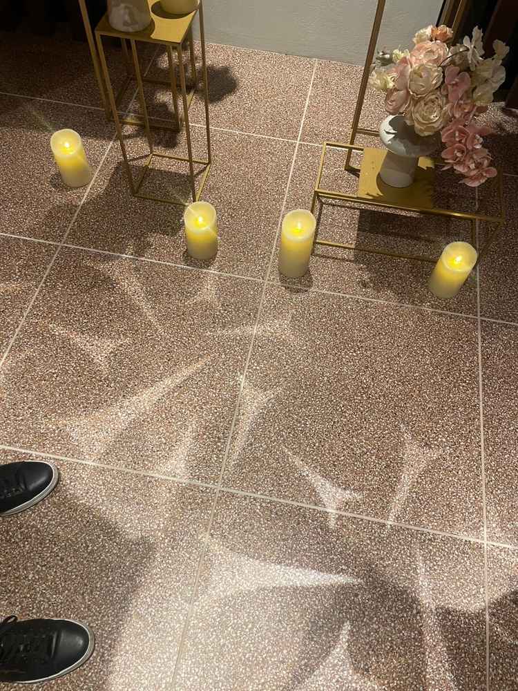 会場前の廊下を照らす東京タワー柄のライトです