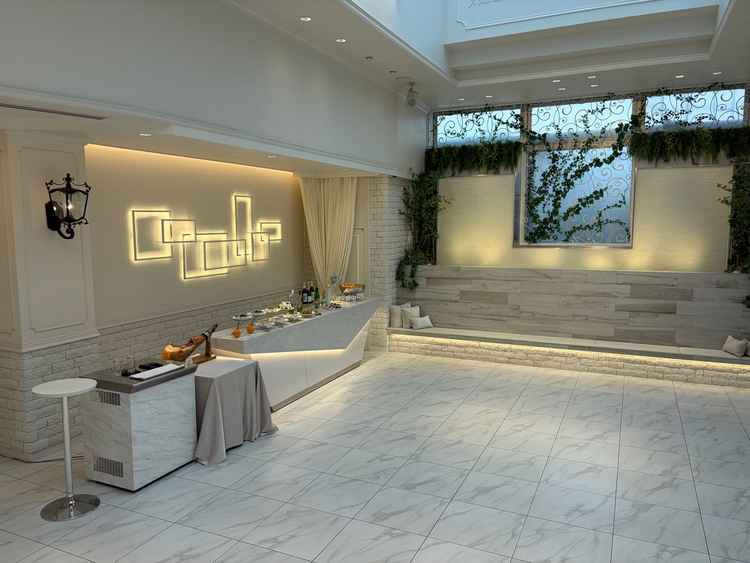 挙式後、披露宴の開始までこちらでゲストの方々がくつろげるとのことでした。