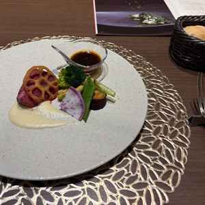 試食は北海道から取り寄せた牛フィレをいただきました。黒トリュフのソースが美味しかったです。