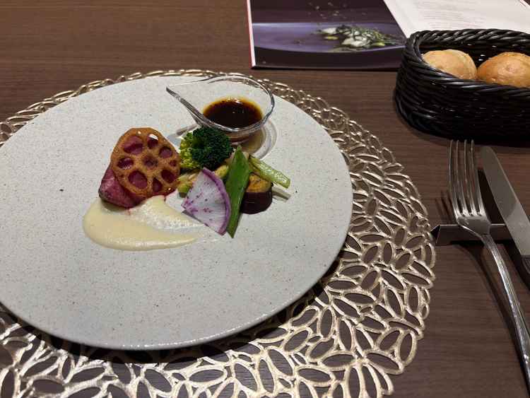 試食は北海道から取り寄せた牛フィレをいただきました。黒トリュフのソースが美味しかったです。