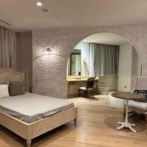 新郎新婦の控室がおしゃれでとても広く、ゆったりと準備できそうで良かったです。