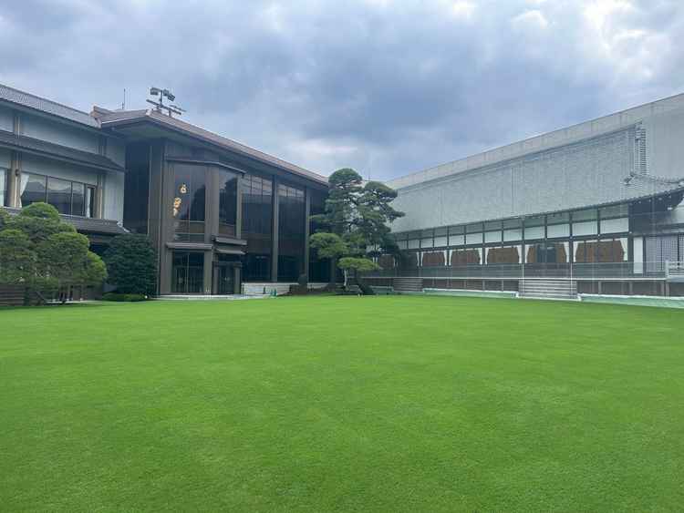 庭園。20分間参列者との写真の時間が取れる場所。