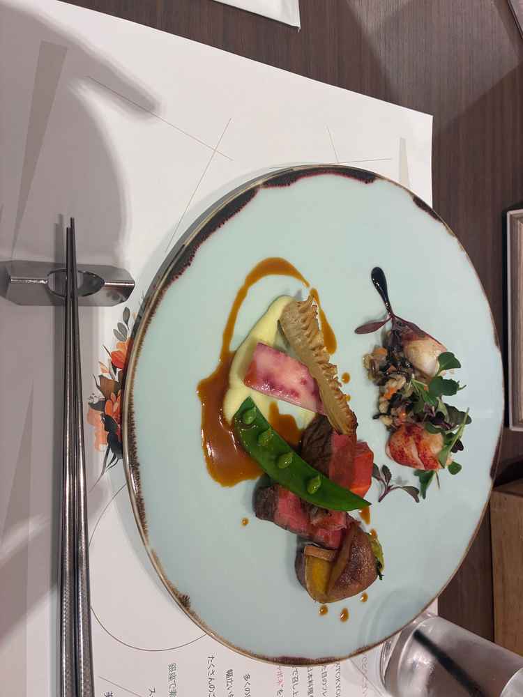 試食はワンプレート。味はイマイチ。感動がない。可もなく不可もなく程度