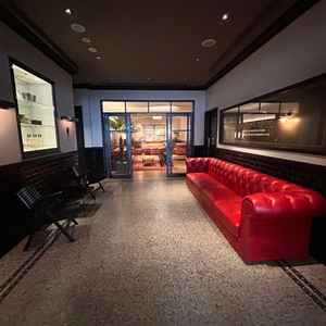 ゲストルームの一部で、トイレと喫煙所のある空間です。