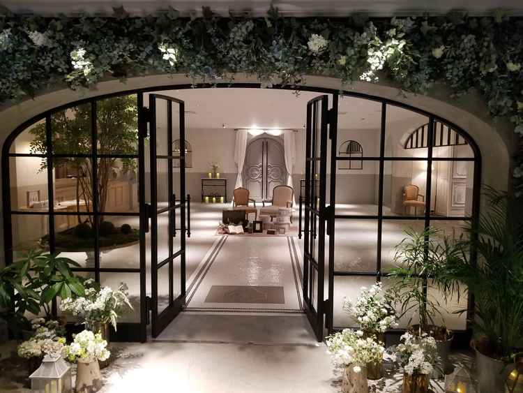 エントランス。エレベーターを降りた瞬間から非日常感を味わうことができるよう工夫されていた。