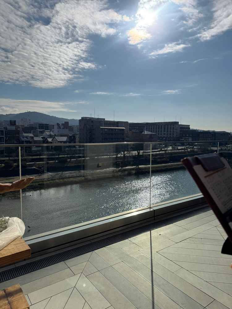 鴨川が見えます