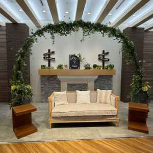 披露宴会場の画像です。ソファ席でお客様と一緒に写真を取ることができます。