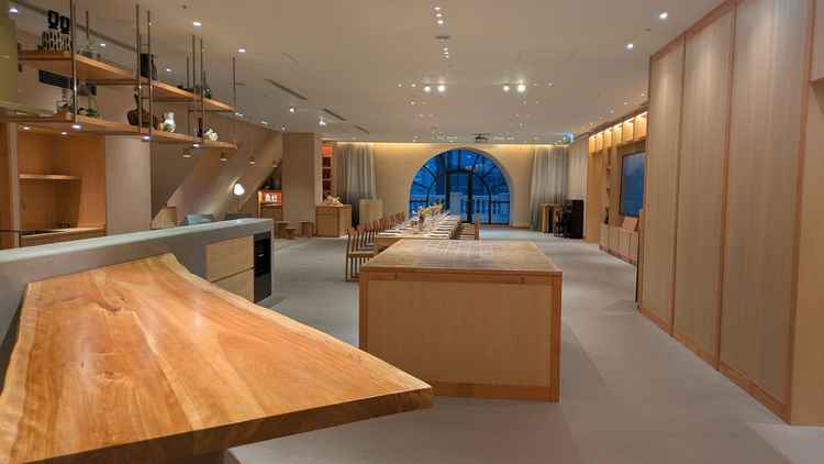 比較的少人数でも開催可能のメゾンと呼ばれる披露宴会場。避暑地の別荘のような内装でした。