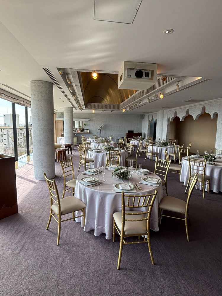 天井を解放できる貸切ヴィラ。天井を開放することができとても魅力的でした。