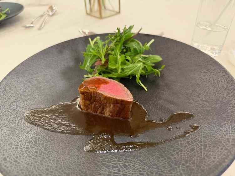 料理の写真。お肉がすごく柔らかくて、美味しかった。