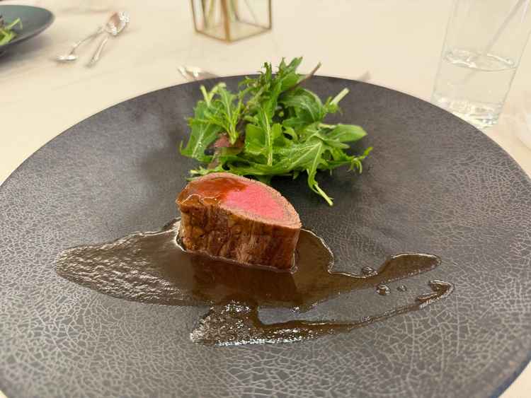 料理の写真。お肉がすごく柔らかくて、美味しかった。