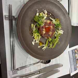 料理①マグロとつぶ貝のマリネ