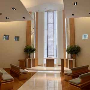 シンプルさの中にあたたかみのあるチャペル