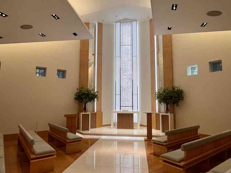 シンプルさの中にあたたかみのあるチャペル