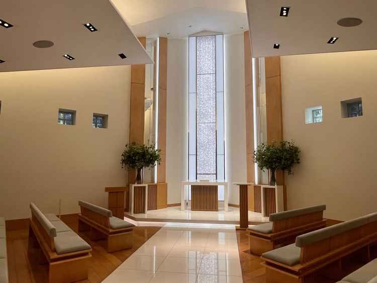 シンプルさの中にあたたかみのあるチャペル