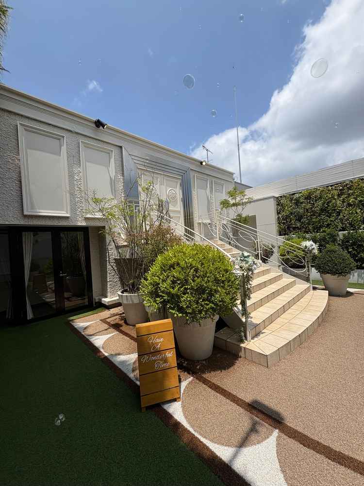 フラワーシャワー階段