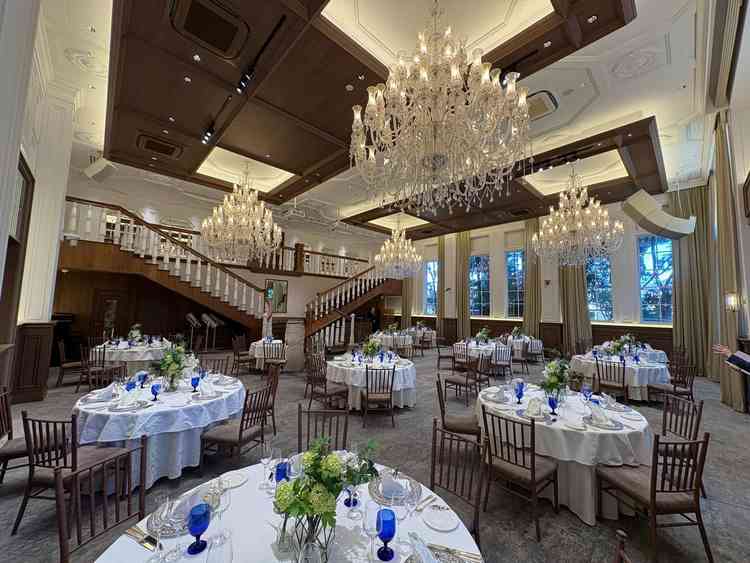 披露宴会場(中)