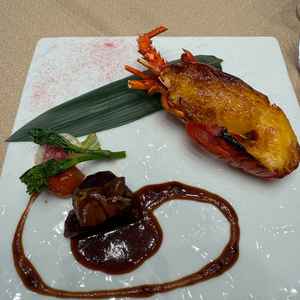 伊勢海老のグラタン、ステーキとフォアグラとても美味しかった。