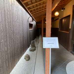 通路に至るまでも京都らしさが散りばめられており、雰囲気が非常に良かったです。