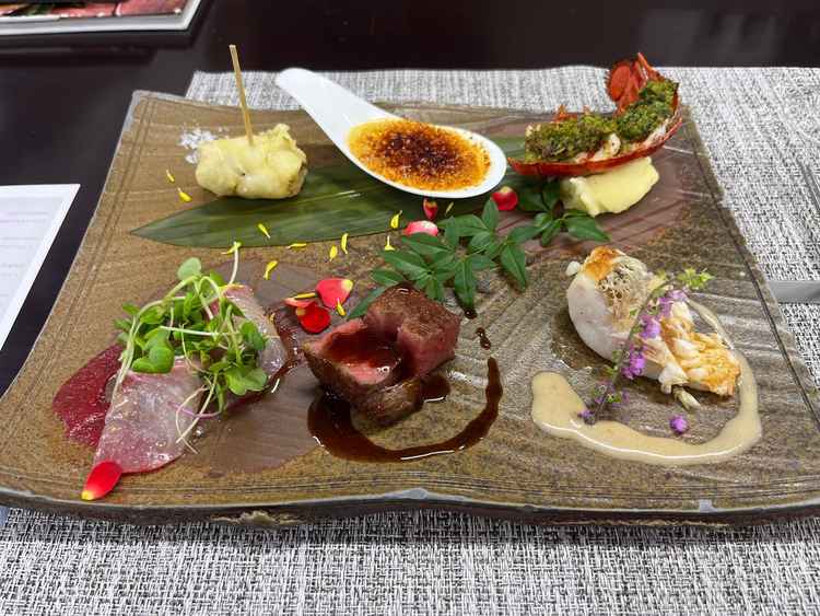 いただいたお料理。彩りもよく美味しく何より本番では自分たちでシェフと相談してコースも決めれるのがいい