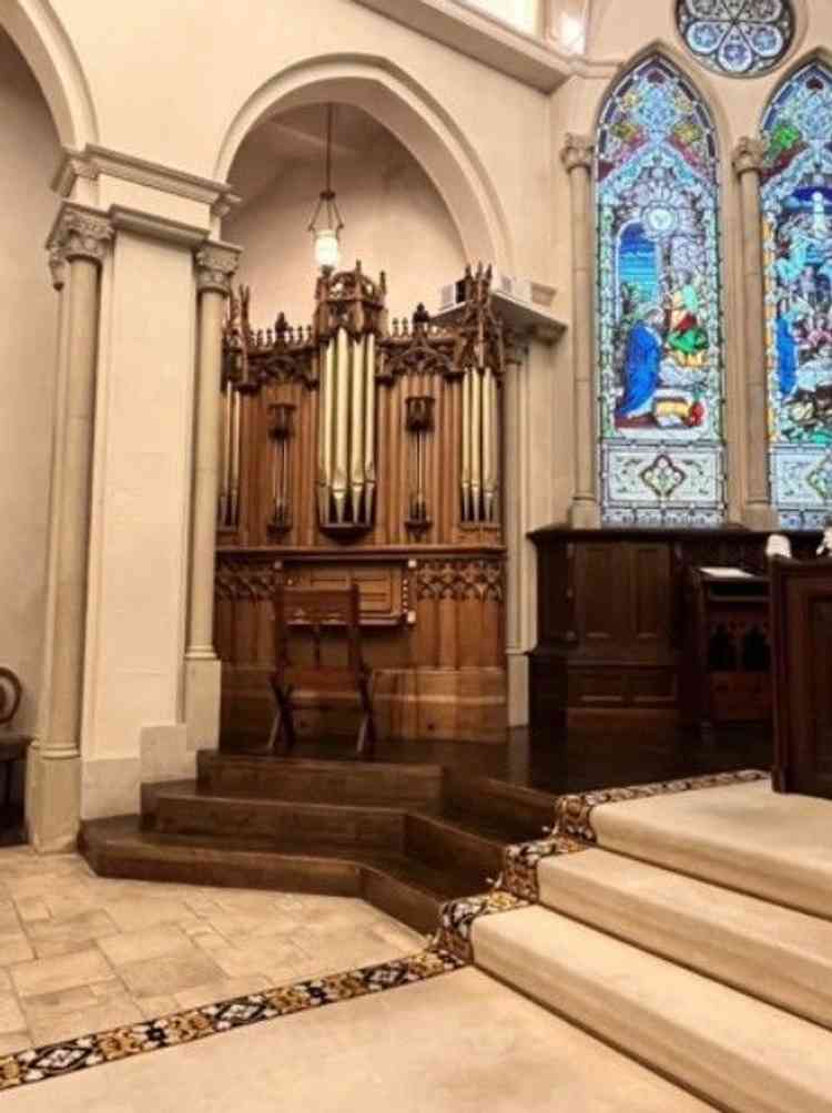 チャペル　　パイプオルガン（引き