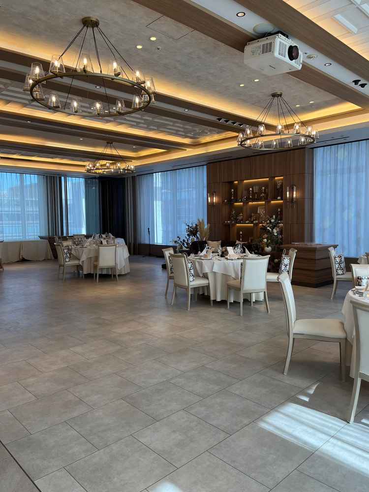 披露宴会場(正式セット前)