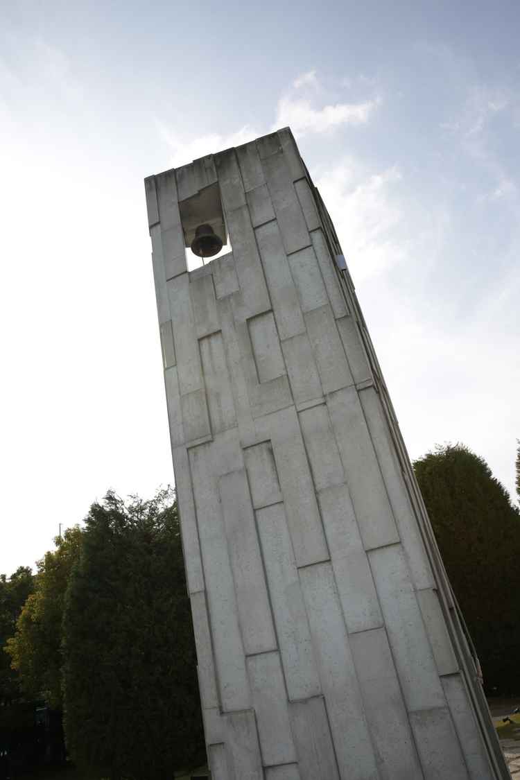 お庭にあった鐘の塔も印象的でした